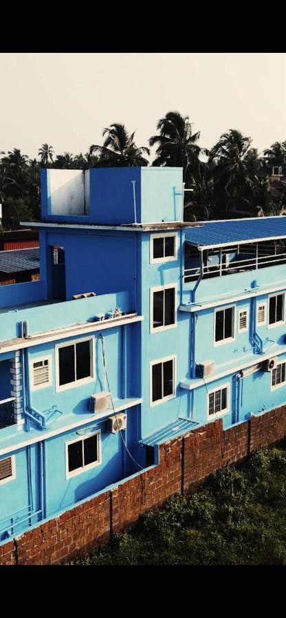 Dibs On Blue Morjim Hostel ภายนอก รูปภาพ