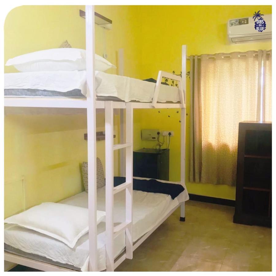 Dibs On Blue Morjim Hostel ภายนอก รูปภาพ