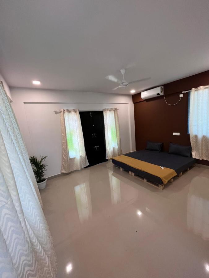Dibs On Blue Morjim Hostel ภายนอก รูปภาพ